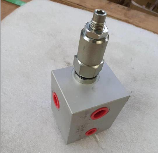 压缩垃圾车背压阀作用详解(图1) 压缩垃圾车背压阀作用详解(图1)